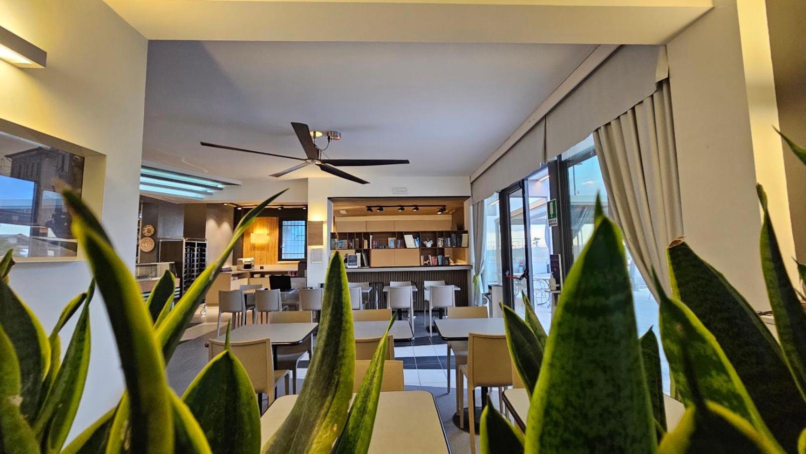 Hotel Caravel มาร็อตตา ภายนอก รูปภาพ
