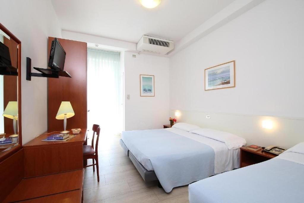 Hotel Caravel มาร็อตตา ภายนอก รูปภาพ