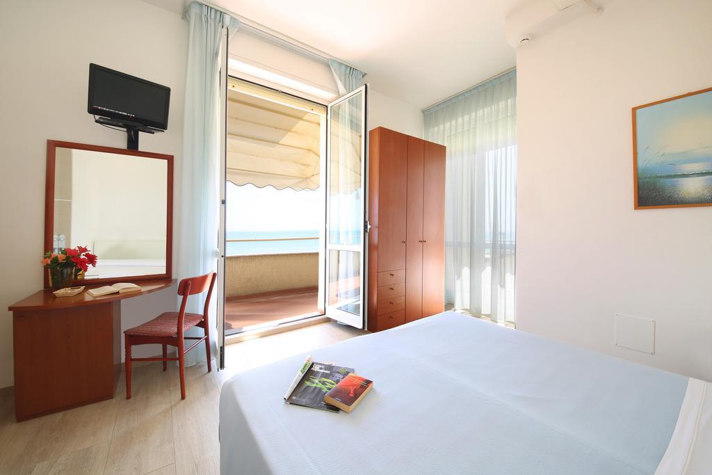 Hotel Caravel มาร็อตตา ภายนอก รูปภาพ