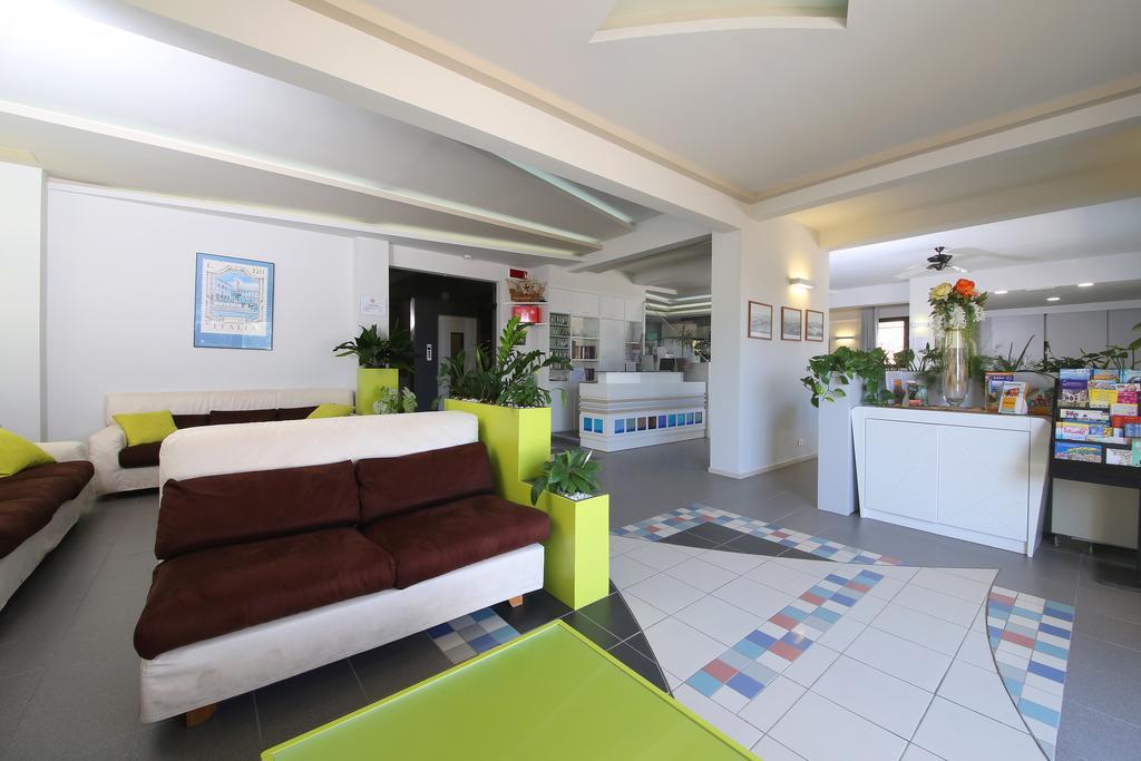 Hotel Caravel มาร็อตตา ภายนอก รูปภาพ